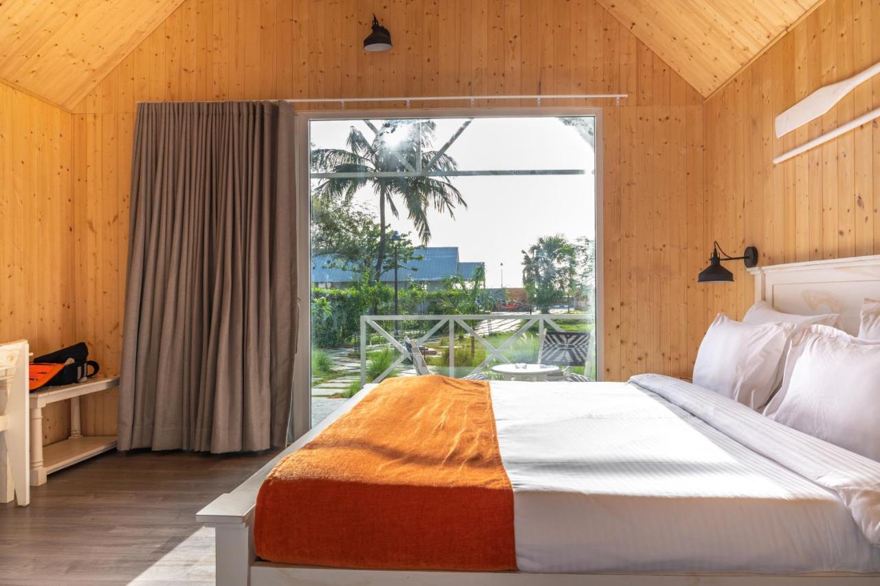 Praveg Beach Resort Daman Lighthouse Beach Exterior photo